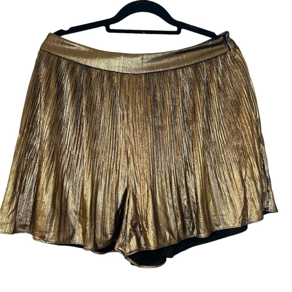 Milla Boutique Style Shimmer Gold Flared Shorts Size Large